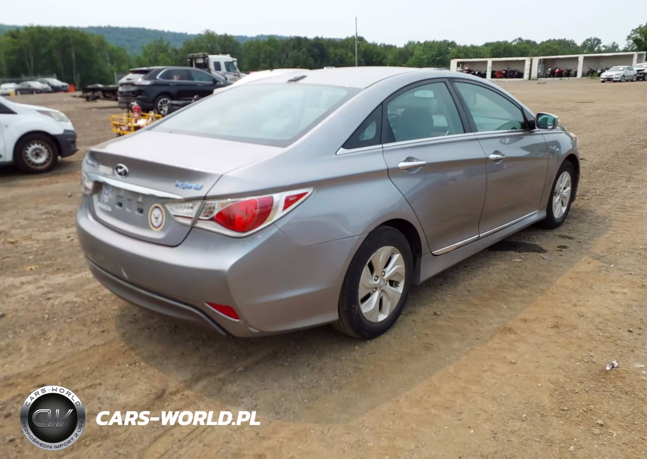 2015 Hyundai Sonata Hybrid VIN:KMHEC4A43FA132013 - 4