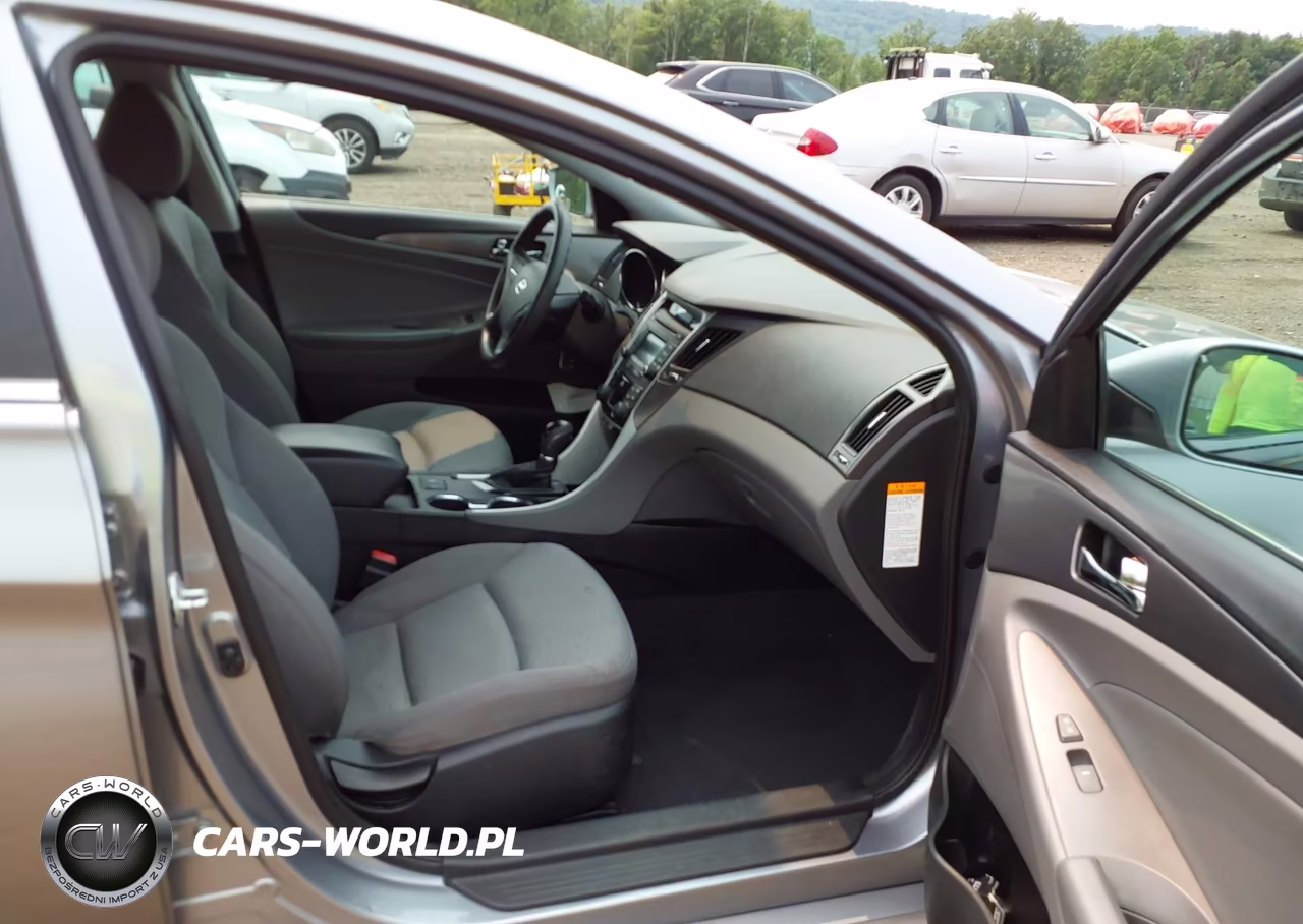 2015 Hyundai Sonata Hybrid VIN:KMHEC4A43FA132013 - 5