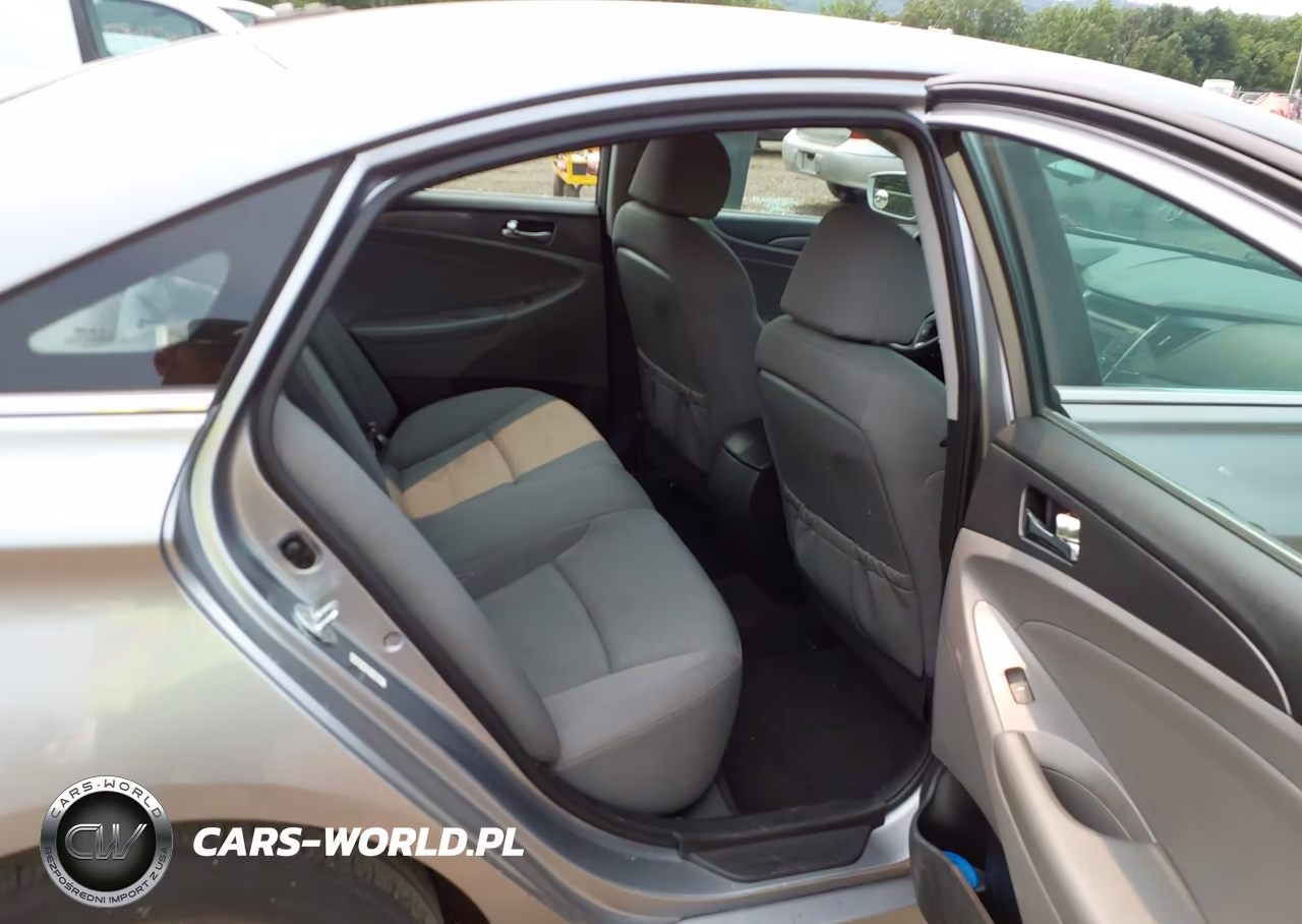 2015 Hyundai Sonata Hybrid VIN:KMHEC4A43FA132013 - 8