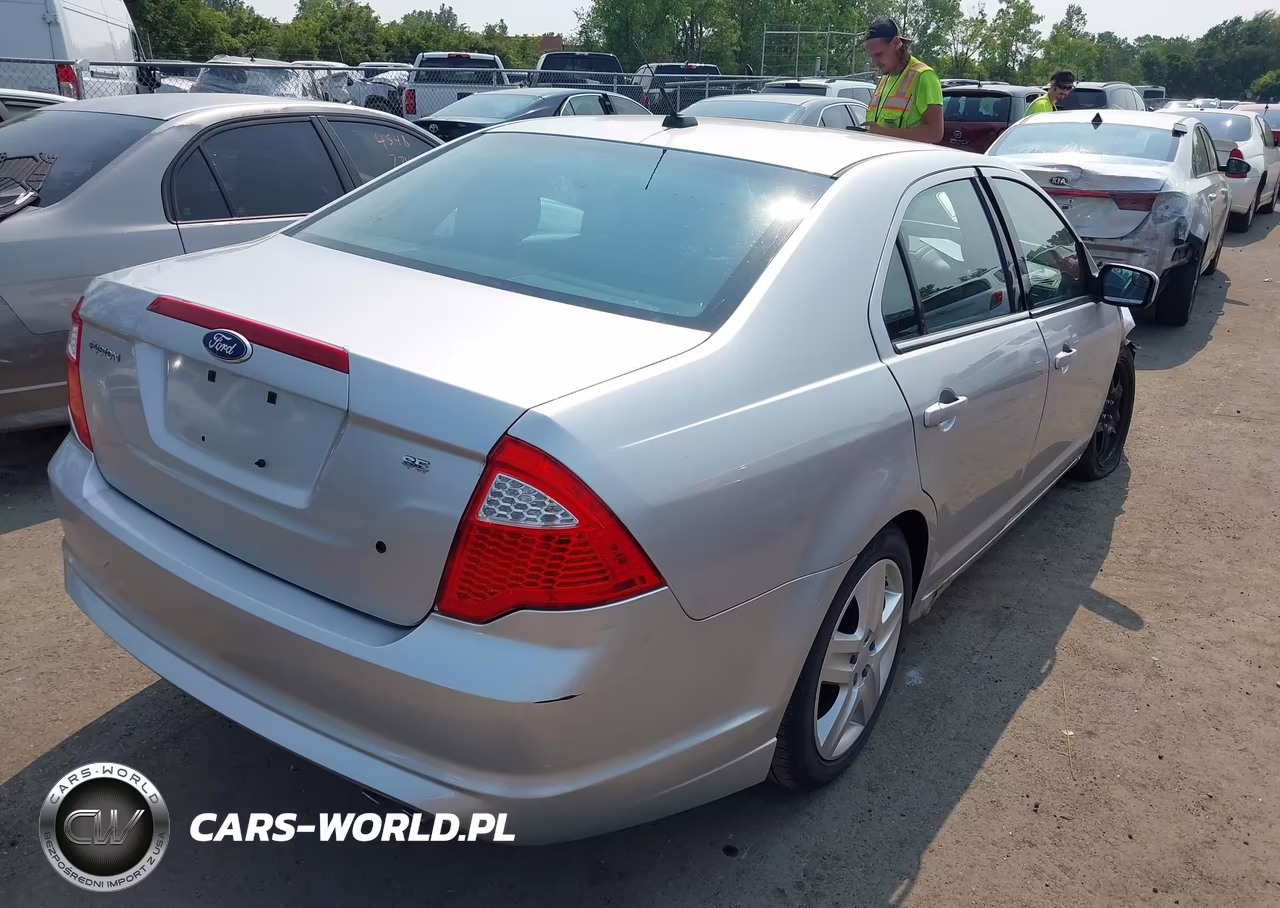 2011 Ford Fusion Se VIN:3FAHP0HA9BR124675 - 4