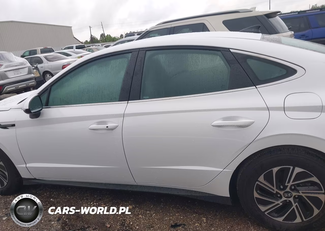 2026 Hyundai Sonata Hybrid Blue VIN:KMHL24JJ9TA151161 - 14