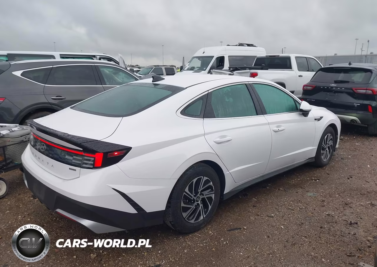 2026 Hyundai Sonata Hybrid Blue VIN:KMHL24JJ9TA151161 - 4