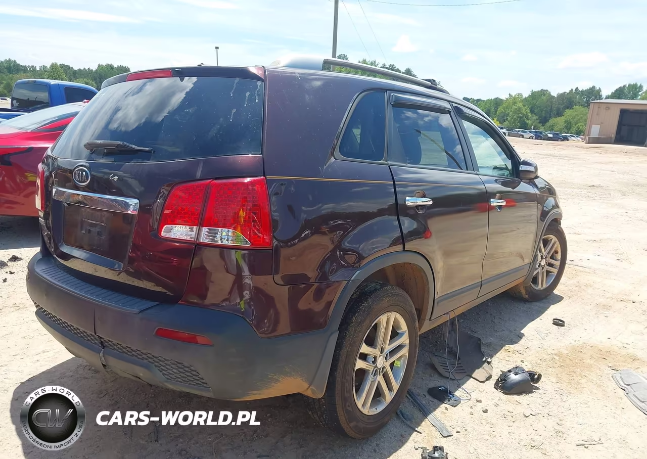 2011 Kia Sorento Lx VIN:5XYKT3A10BG129801 - 4