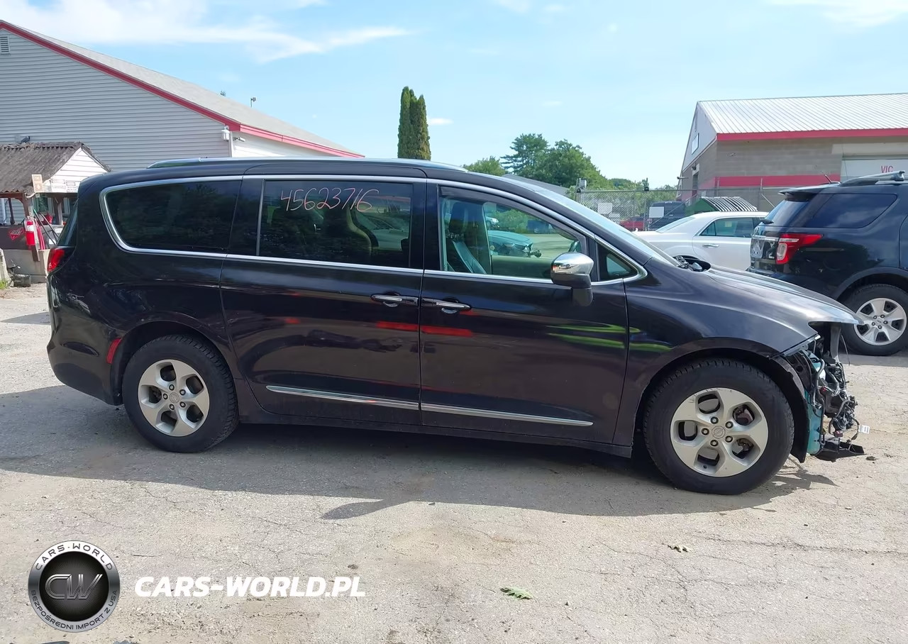 2017 Chrysler Pacifica Touring-L Plus VIN:2C4RC1EG9HR525005 - 13