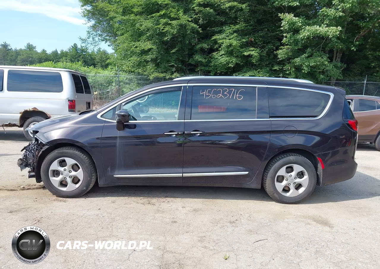 2017 Chrysler Pacifica Touring-L Plus VIN:2C4RC1EG9HR525005 - 14