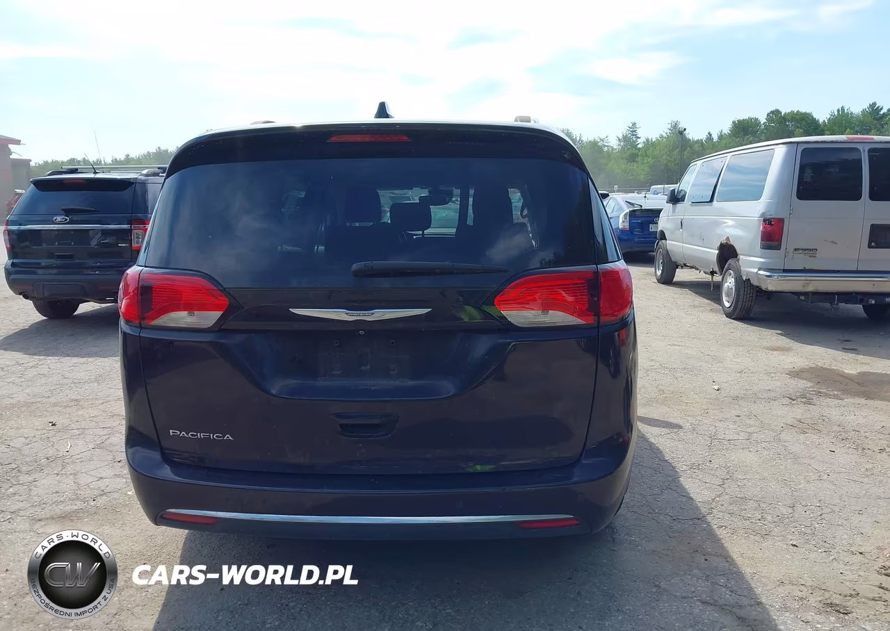 2017 Chrysler Pacifica Touring-L Plus VIN:2C4RC1EG9HR525005 - 16