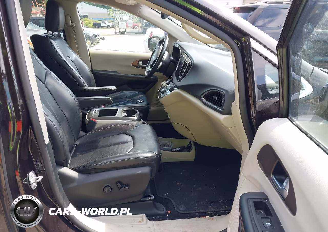 2017 Chrysler Pacifica Touring-L Plus VIN:2C4RC1EG9HR525005 - 5