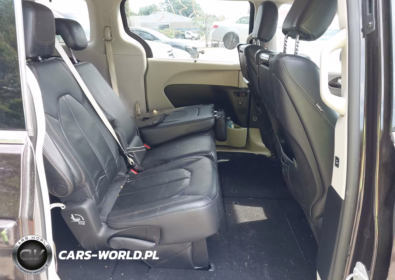 2017 Chrysler Pacifica Touring-L Plus VIN:2C4RC1EG9HR525005 - 8