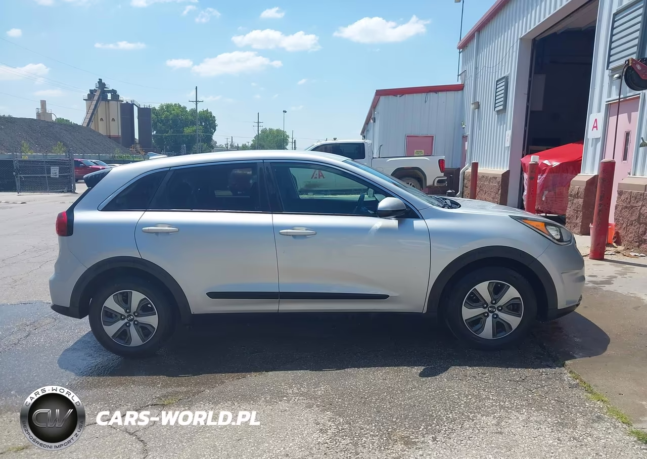 2018 Kia Niro Fe VIN:KNDCB3LC1J5147463 - 18