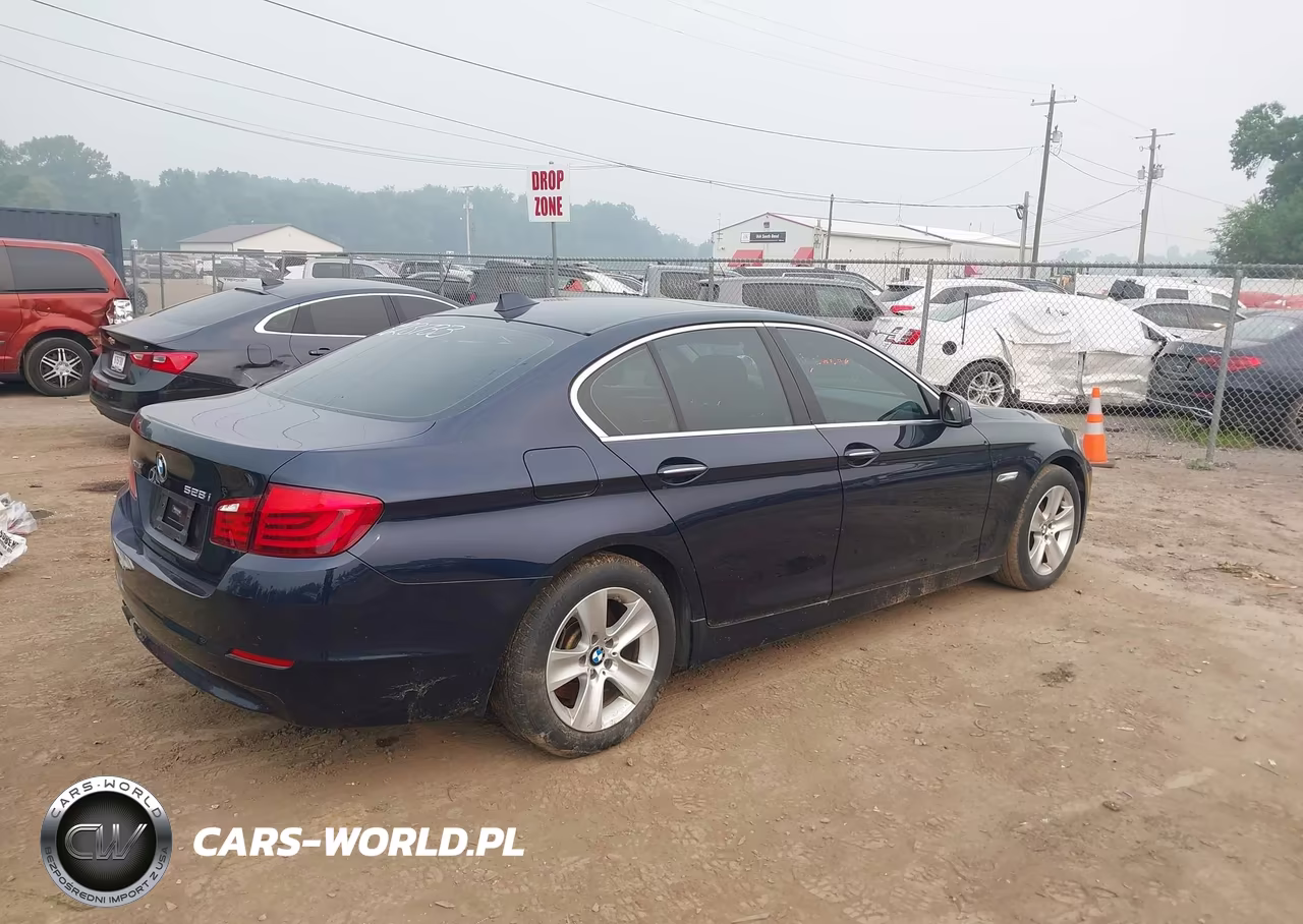 2013 BMW 528I xDrive VIN:WBAXH5C57DD113032 - 4
