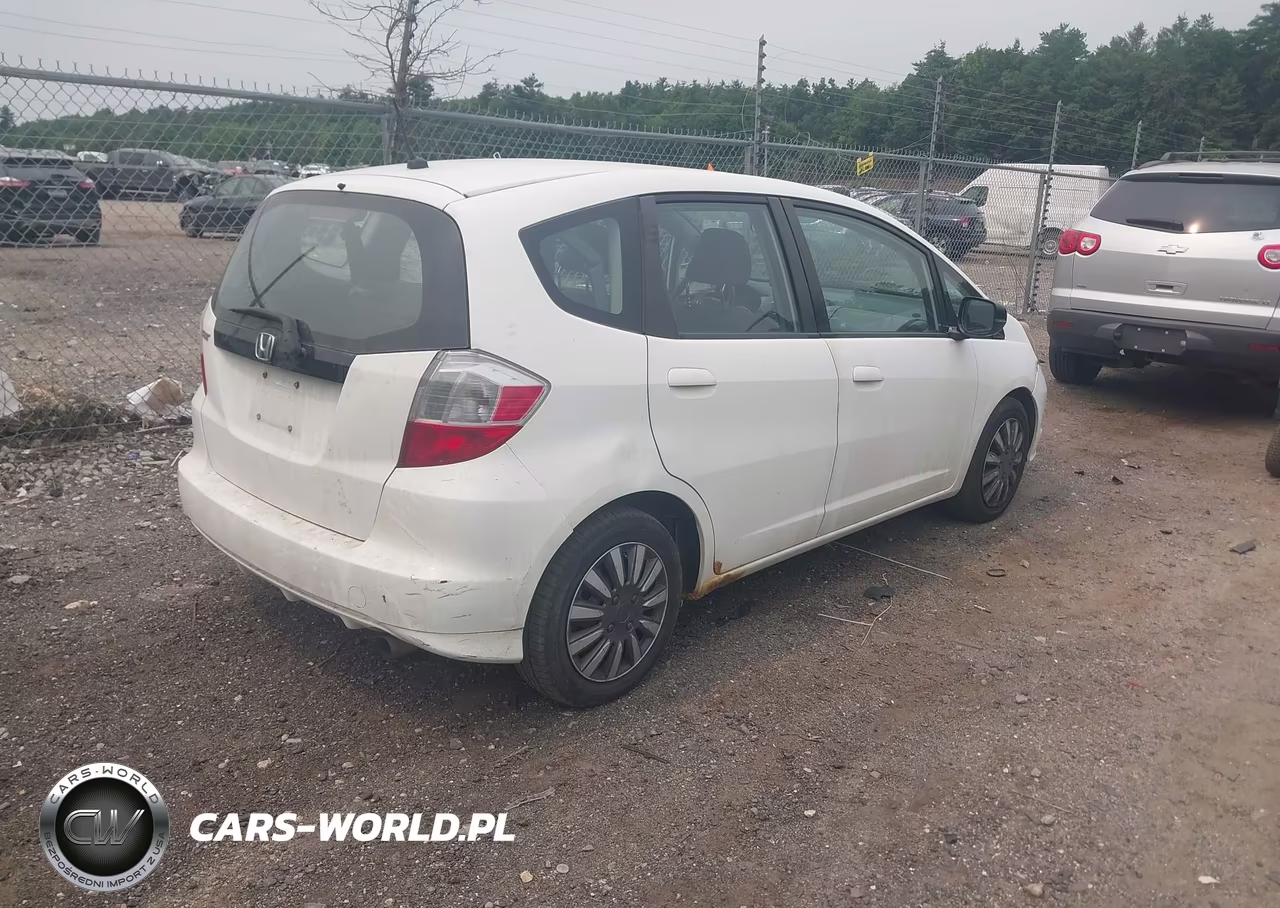 2011 Honda Fit VIN:JHMGE8H30BC005745 - 4