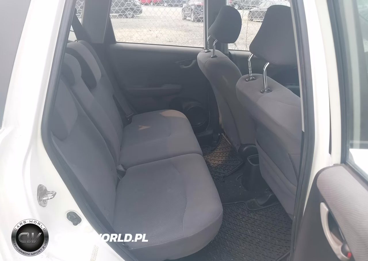 2011 Honda Fit VIN:JHMGE8H30BC005745 - 8
