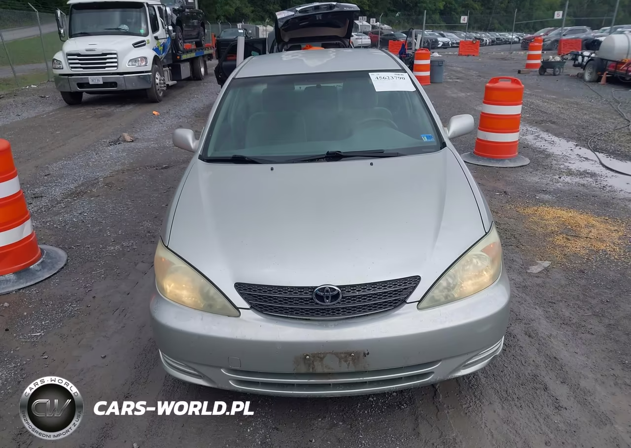 2004 Toyota Camry Le VIN:JTDBE32K340248808 - 12