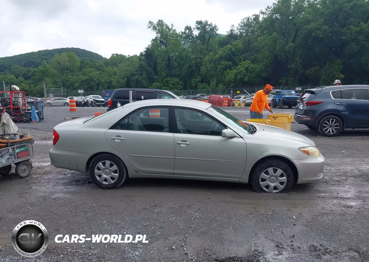 2004 Toyota Camry Le VIN:JTDBE32K340248808 - 13