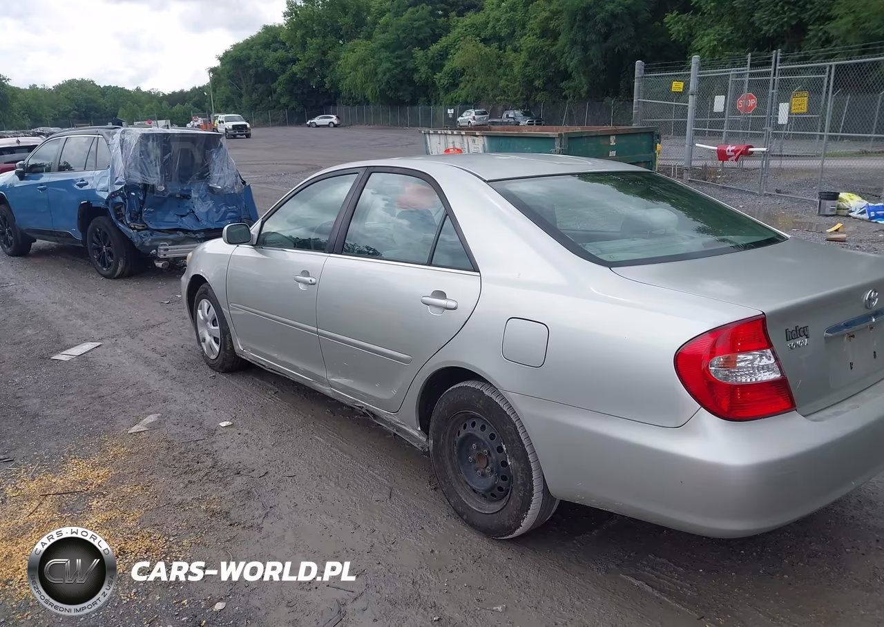 2004 Toyota Camry Le VIN:JTDBE32K340248808 - 3