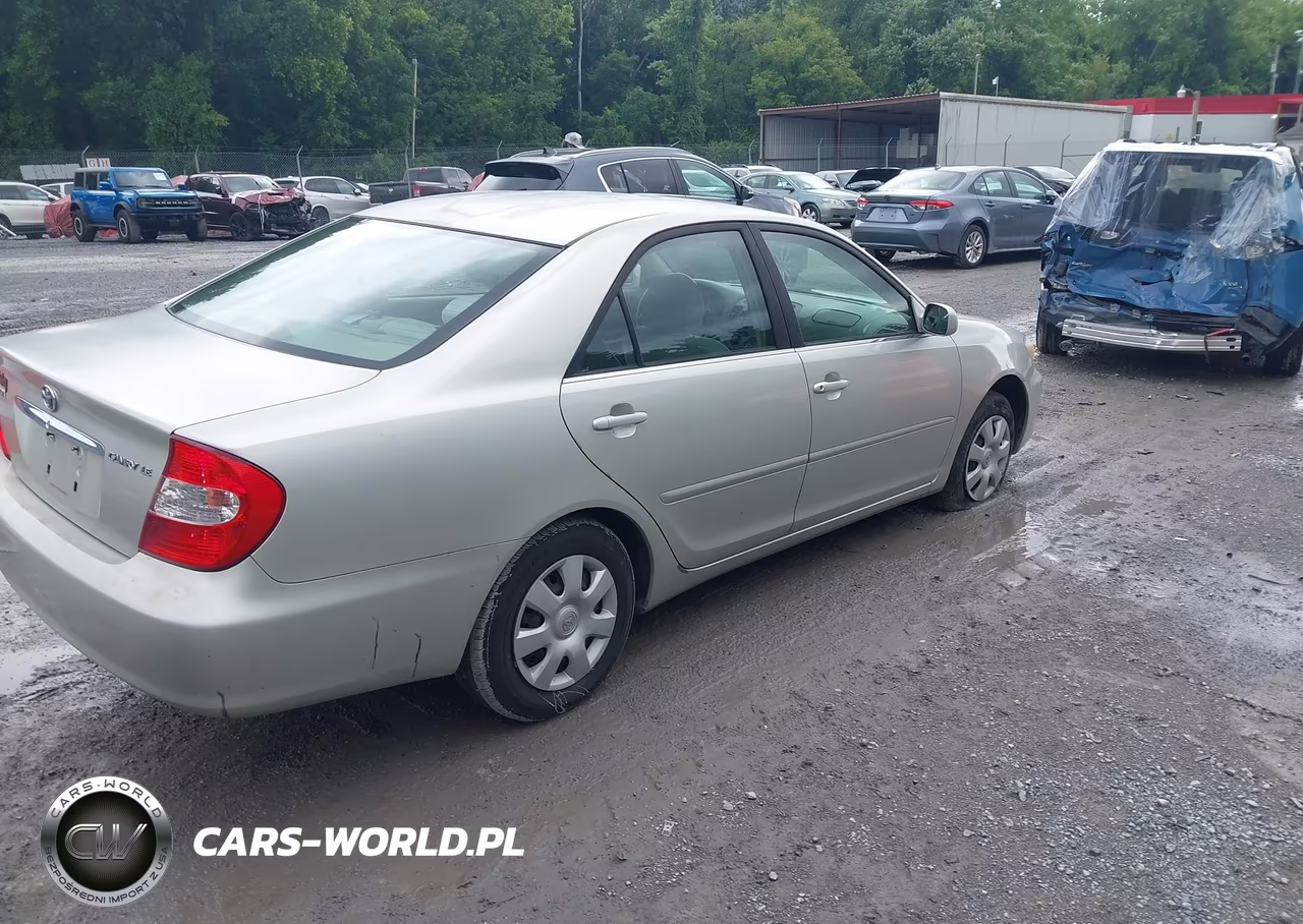 2004 Toyota Camry Le VIN:JTDBE32K340248808 - 4