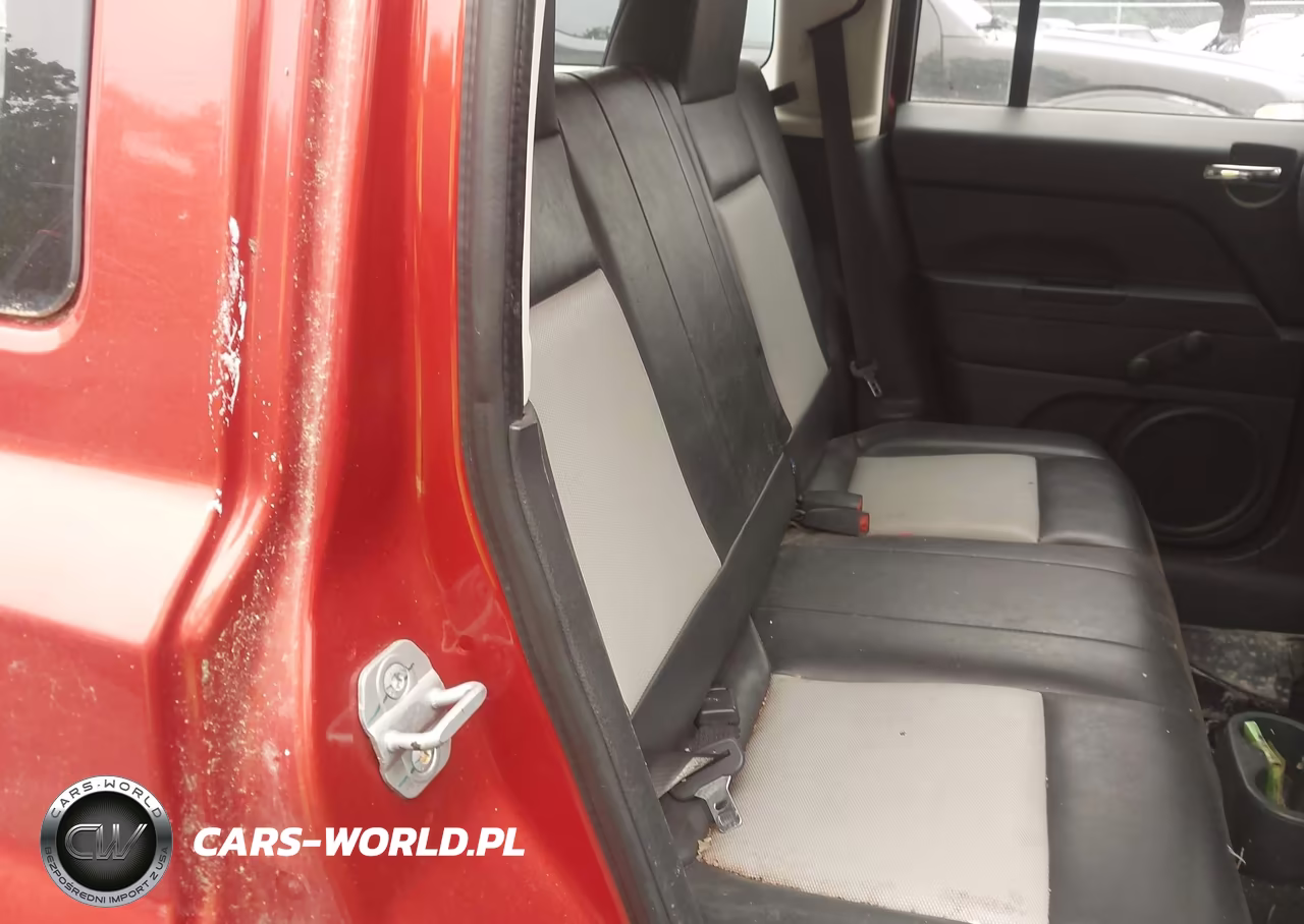 2008 Jeep Patriot Sport VIN:1J8FT28W38D613622 - 8