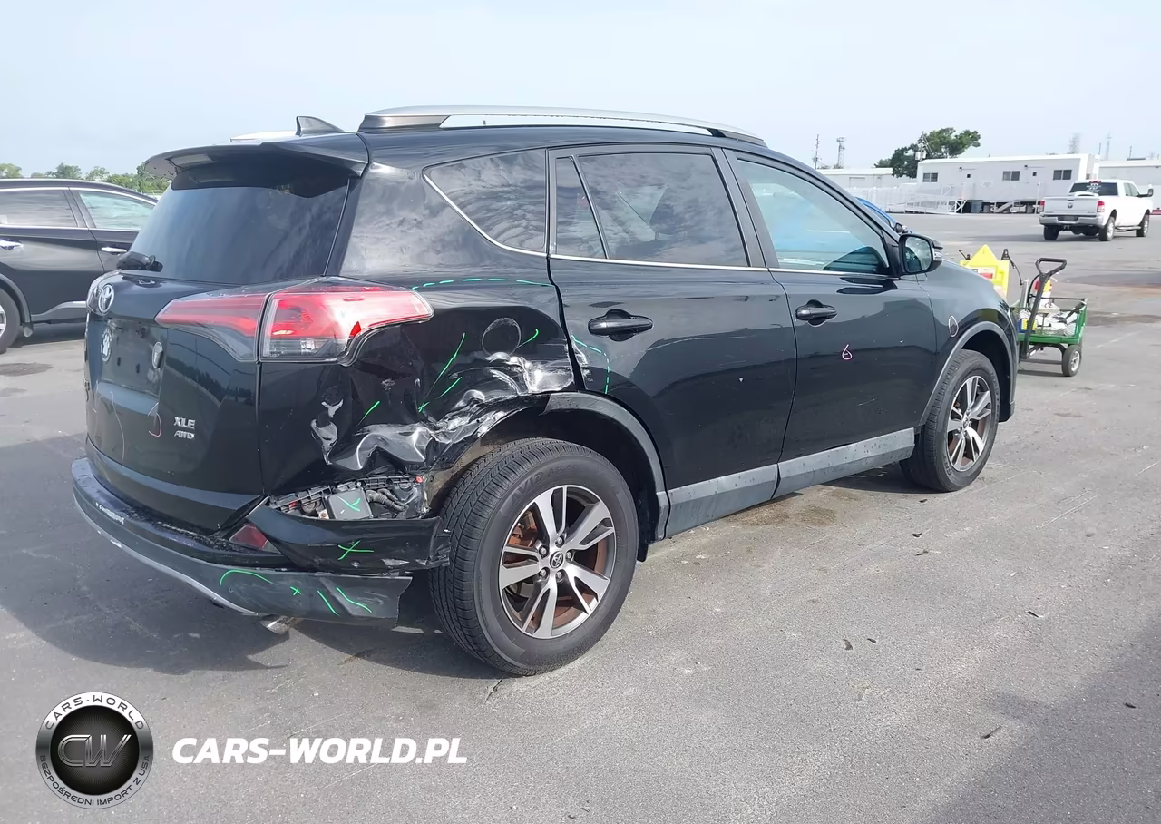 2018 Toyota Rav4 Xle VIN:2T3RFREV6JW716395 - 4