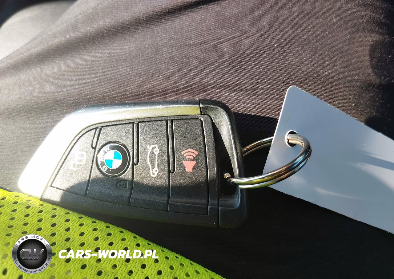 2018 BMW X2 xDrive28I VIN:WBXYJ5C30JEF80654 - 11