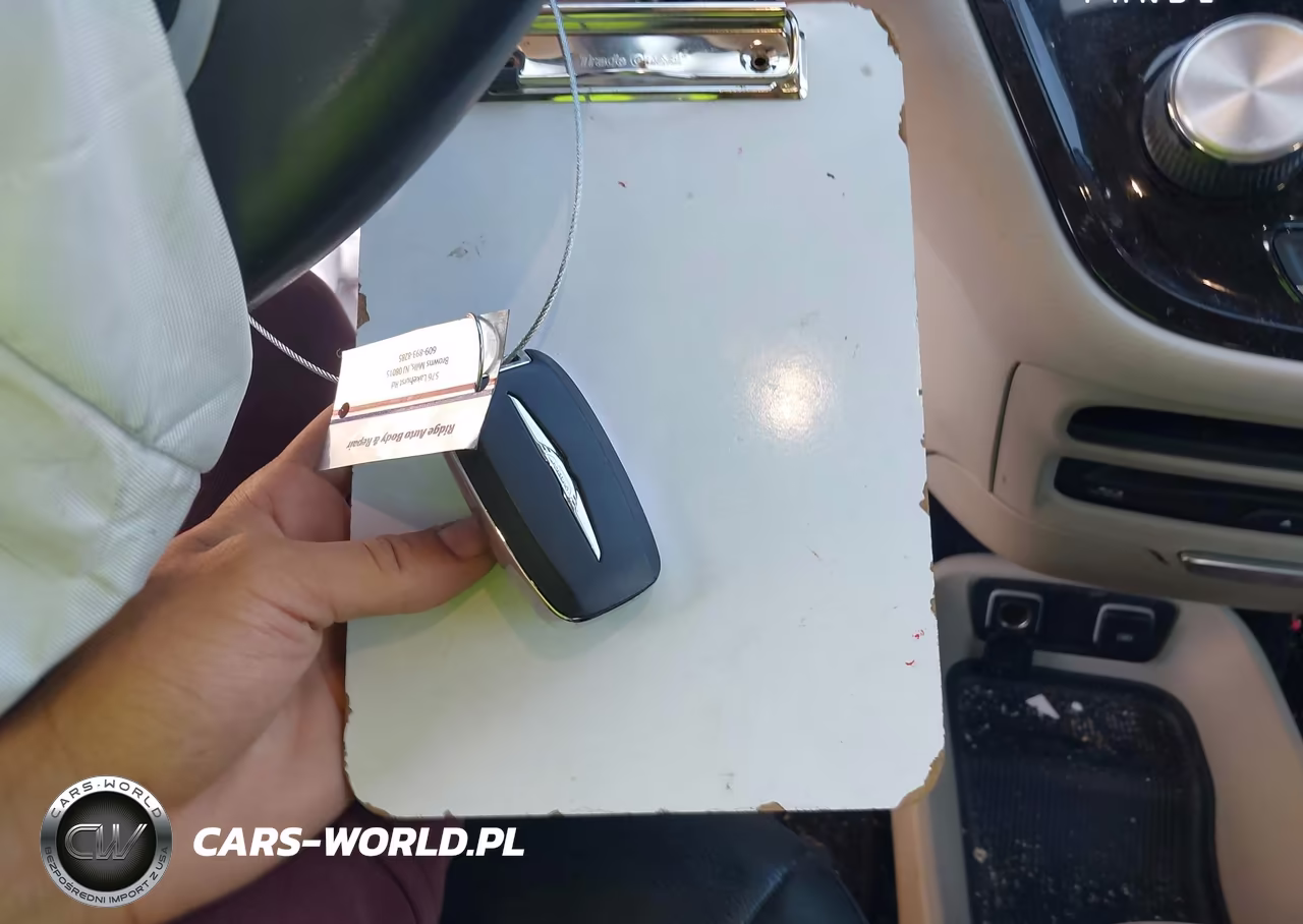 2018 Chrysler Pacifica Touring L Plus VIN:2C4RC1EG1JR112887 - 11