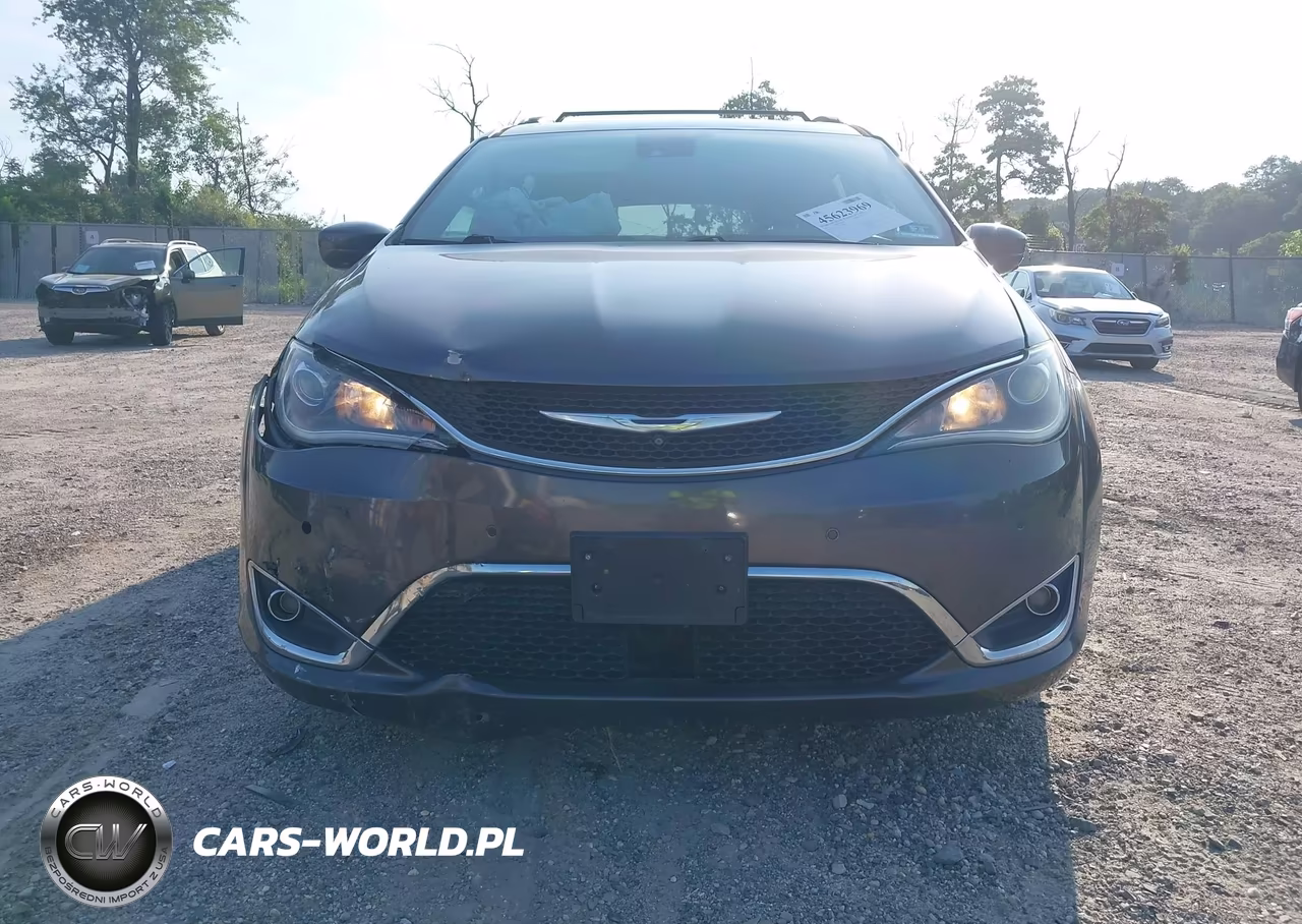 2018 Chrysler Pacifica Touring L Plus VIN:2C4RC1EG1JR112887 - 12