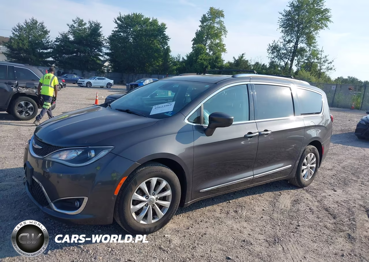 2018 Chrysler Pacifica Touring L Plus VIN:2C4RC1EG1JR112887 - 2