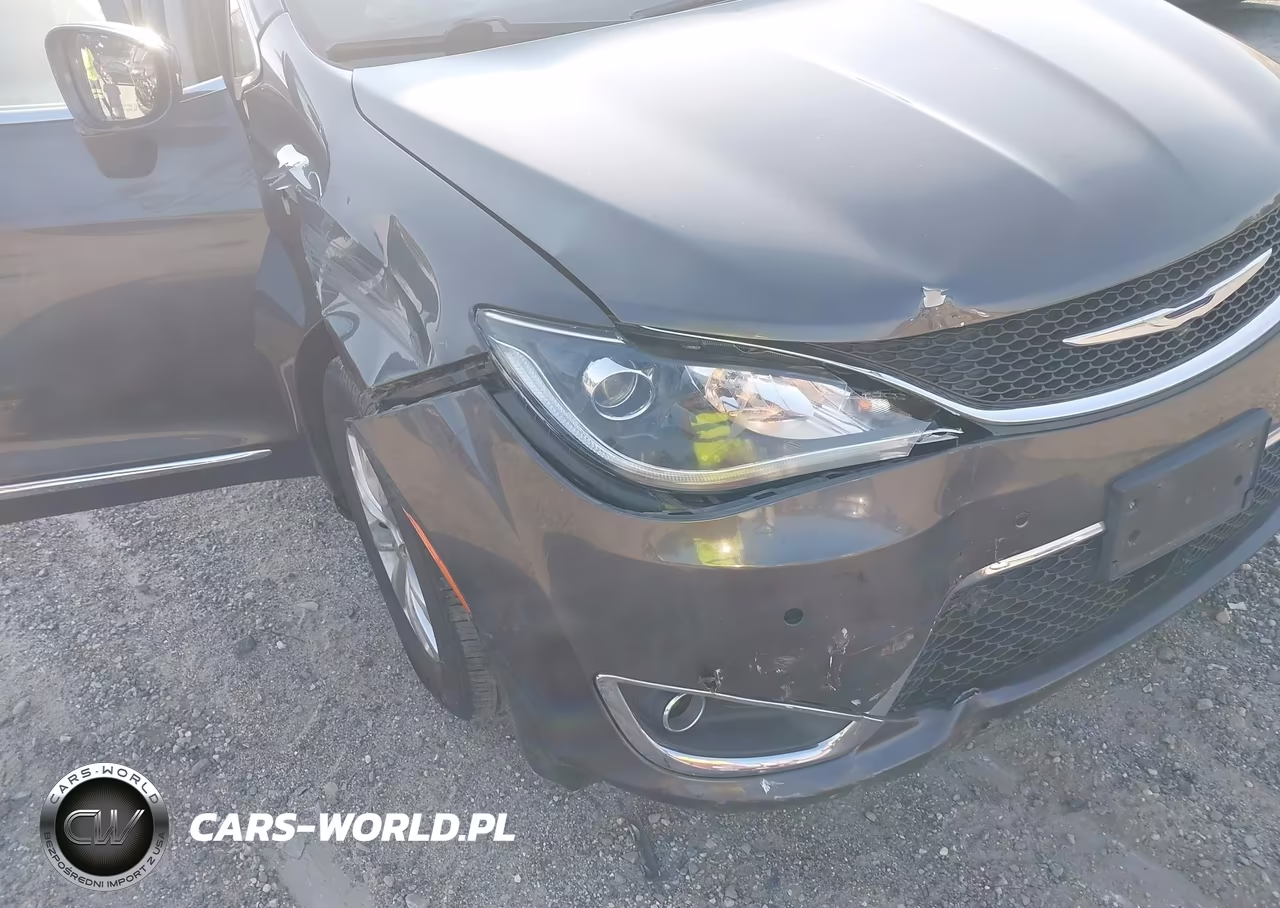 2018 Chrysler Pacifica Touring L Plus VIN:2C4RC1EG1JR112887 - 6