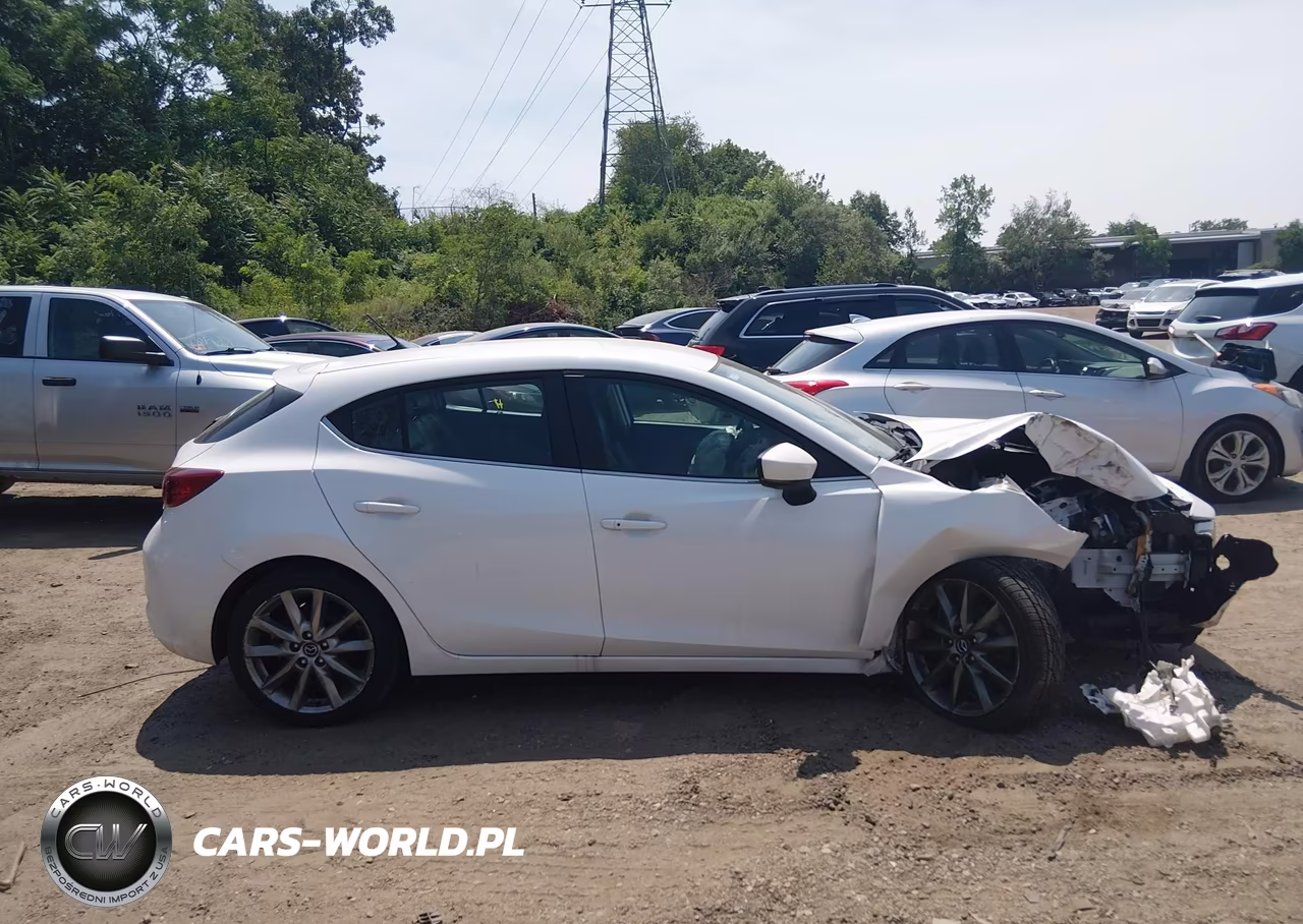 2018 Mazda Mazda3 Touring VIN:3MZBN1L36JM168517 - 13