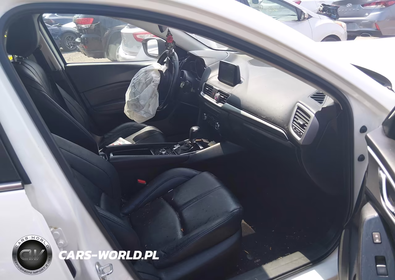 2018 Mazda Mazda3 Touring VIN:3MZBN1L36JM168517 - 5