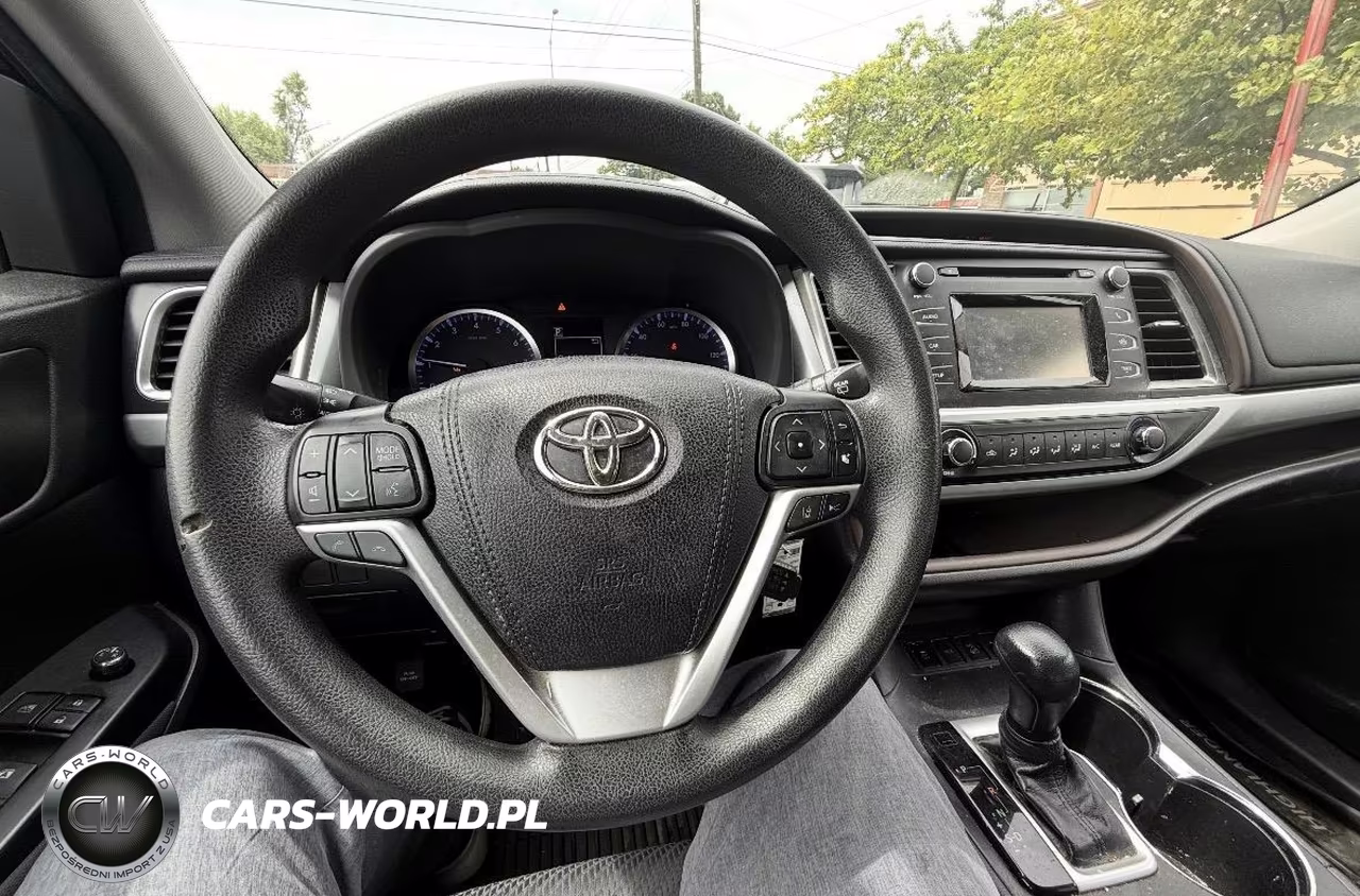 2018 Toyota Highlander Le VIN:5TDBZRFH1JS883847 - 13