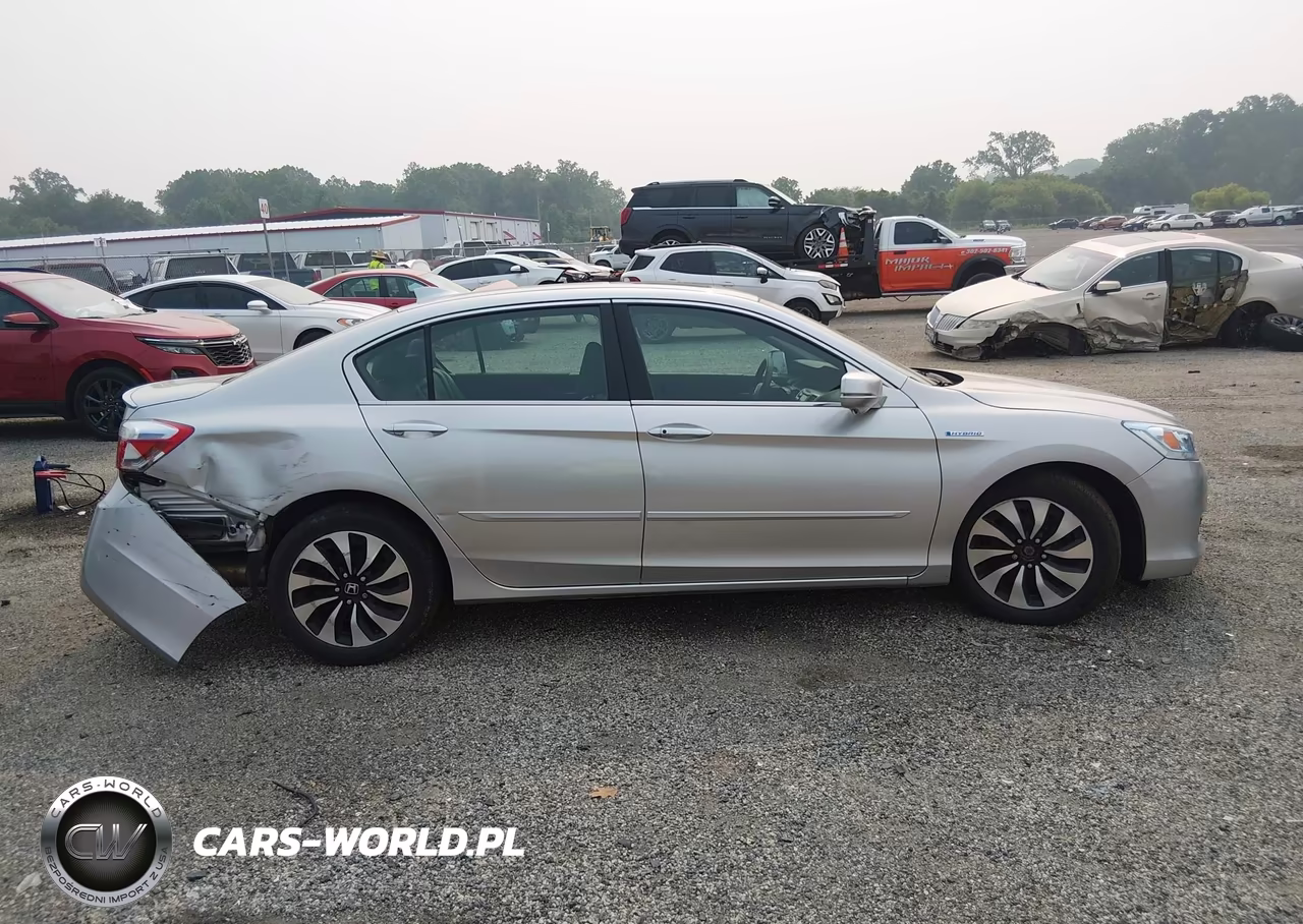 2015 Honda Accord Hybrid Touring VIN:1HGCR6F79FA002540 - 13