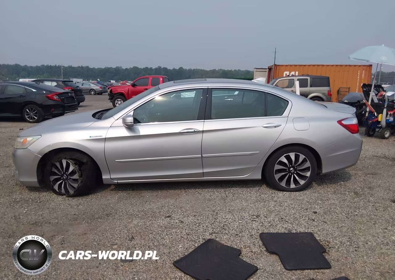 2015 Honda Accord Hybrid Touring VIN:1HGCR6F79FA002540 - 14