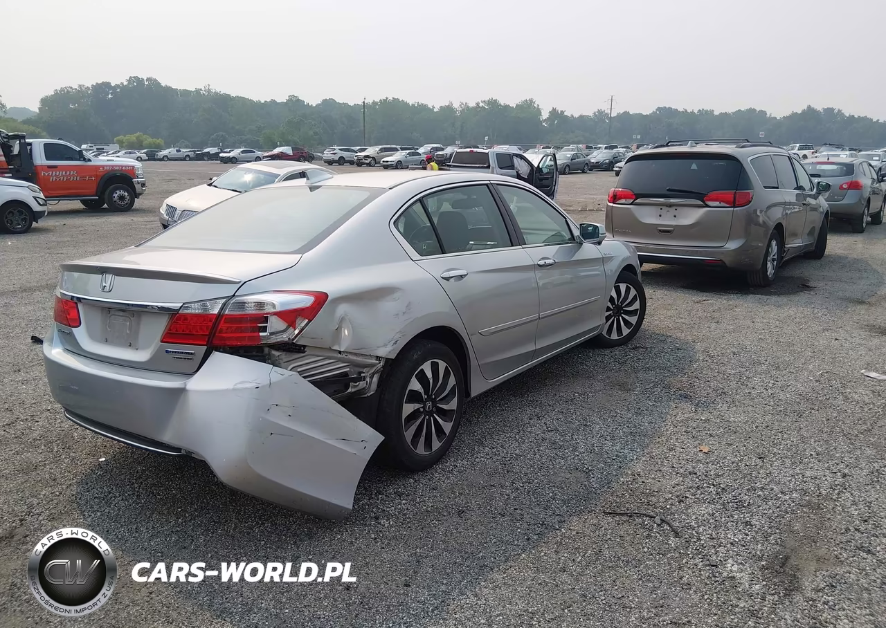 2015 Honda Accord Hybrid Touring VIN:1HGCR6F79FA002540 - 4