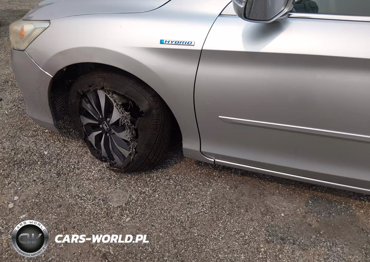 2015 Honda Accord Hybrid Touring VIN:1HGCR6F79FA002540 - 6