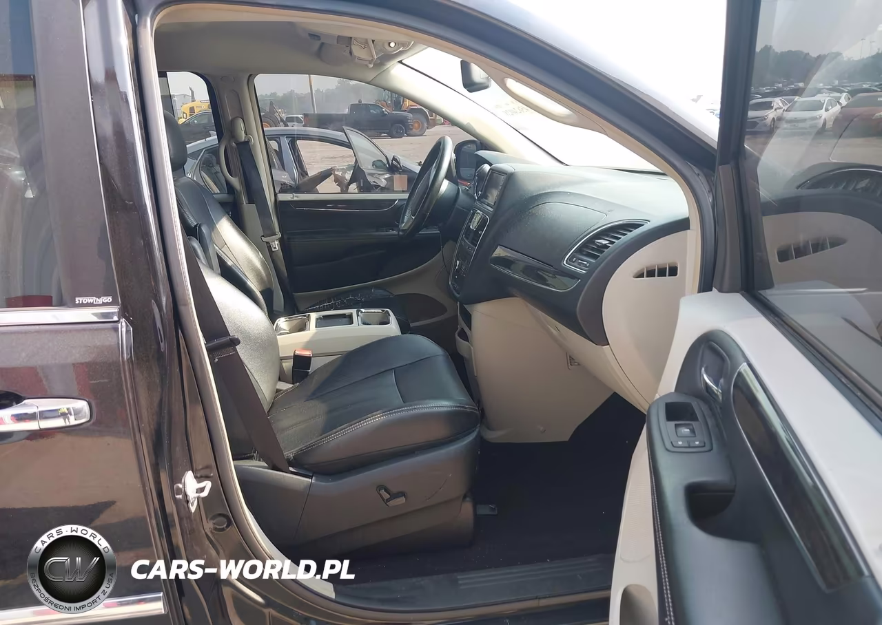 2014 Chrysler Town & Country Touring-L VIN:2C4RC1CG0ER189422 - 5