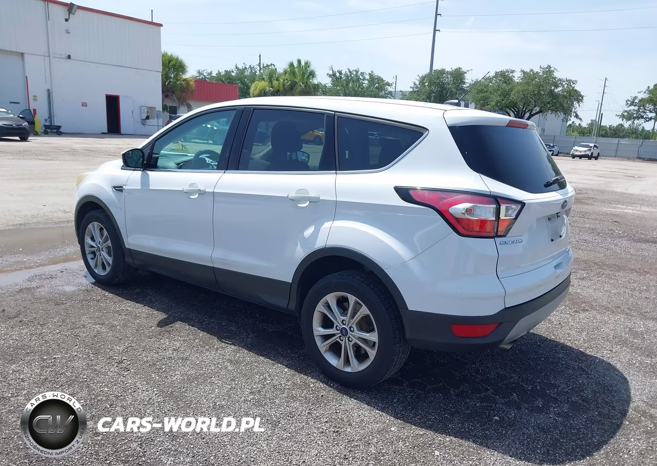 2017 Ford Escape Se VIN:1FMCU9GD4HUD32358 - 3