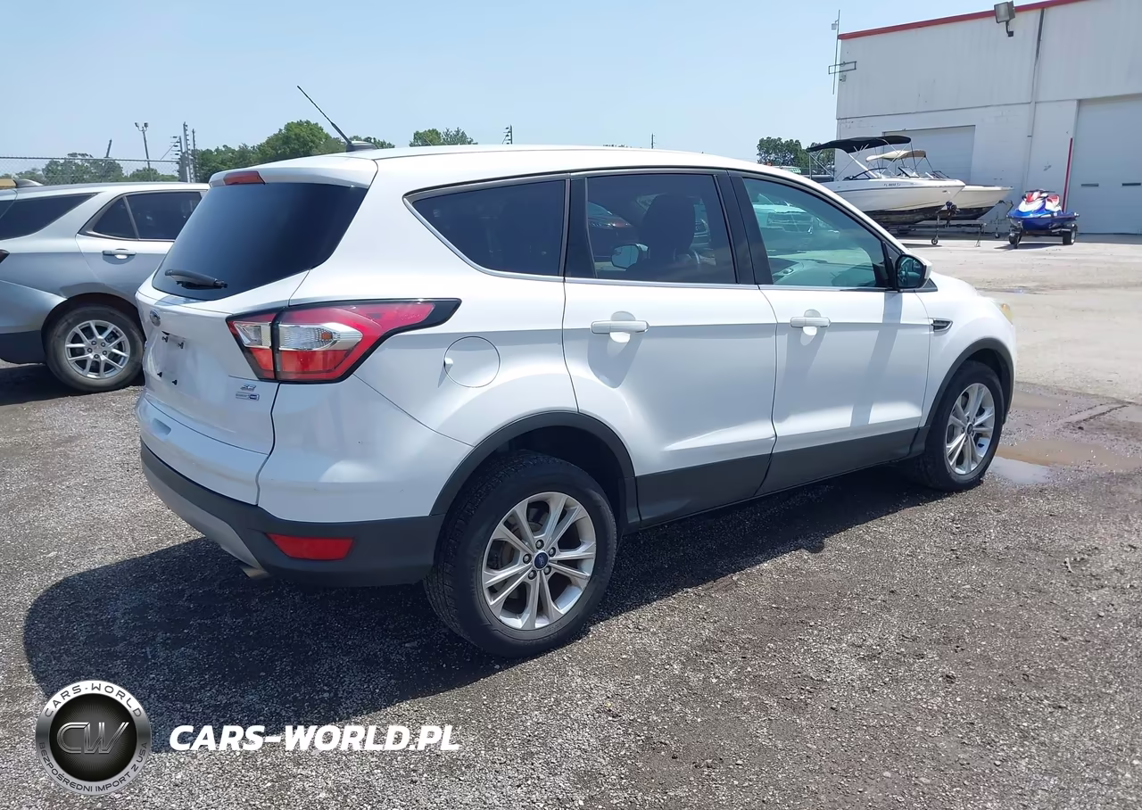 2017 Ford Escape Se VIN:1FMCU9GD4HUD32358 - 4