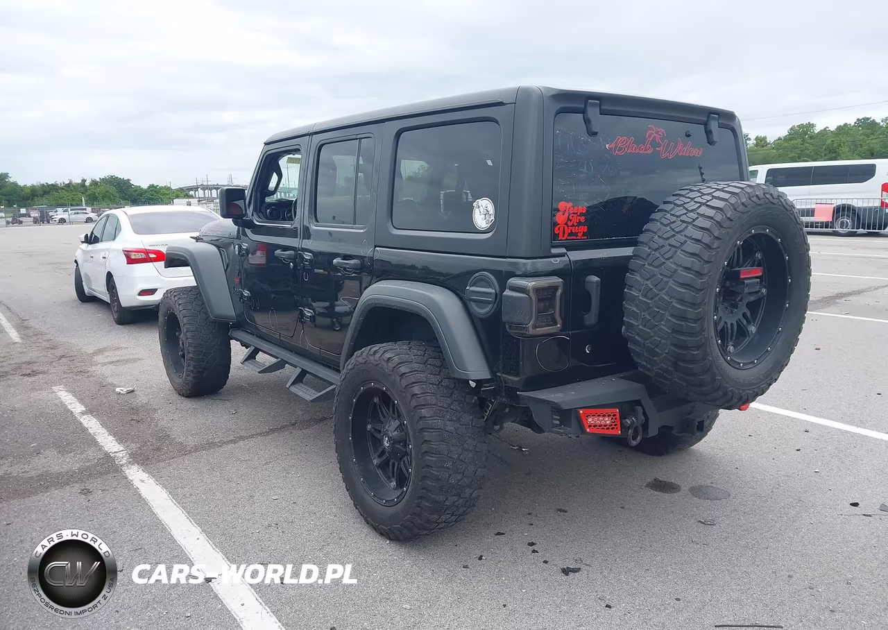 2020 Jeep Wrangler Unlimited Sport Altitude 4X4 VIN:1C4HJXDG3LW107111 - 3