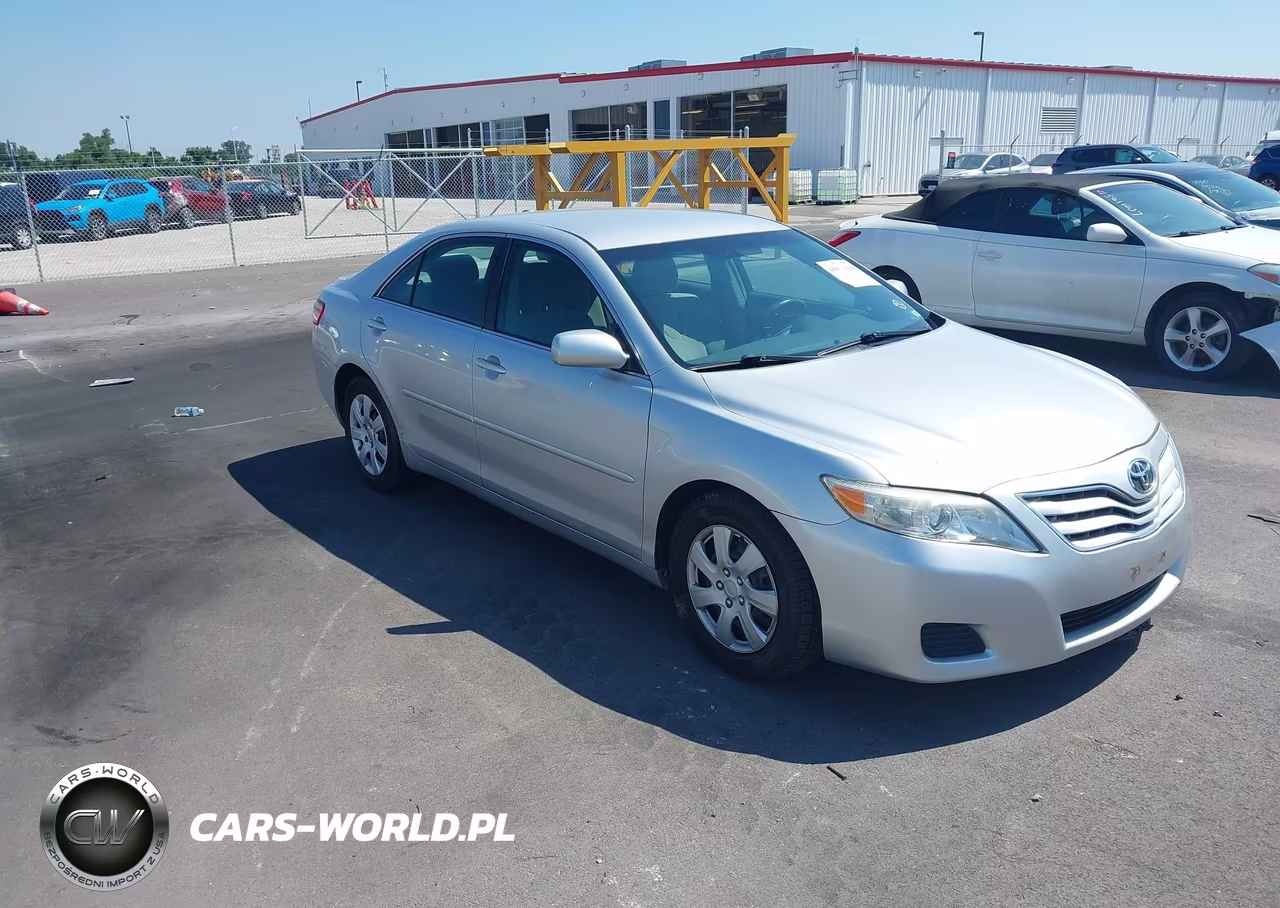 2010 Toyota Camry Le – zdjęcie 1 z 16