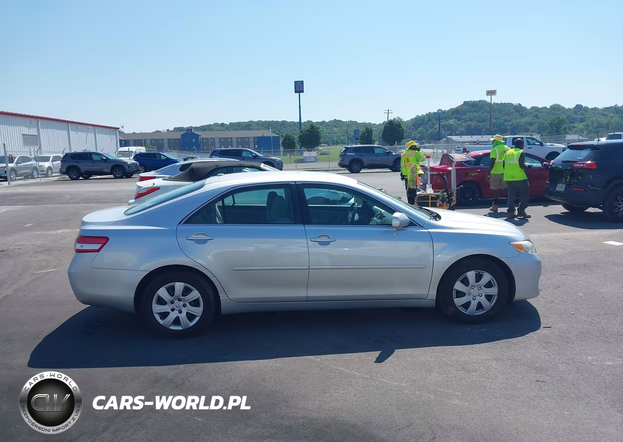 2010 Toyota Camry Le VIN:4T1BF3EK8AU004256 - 13