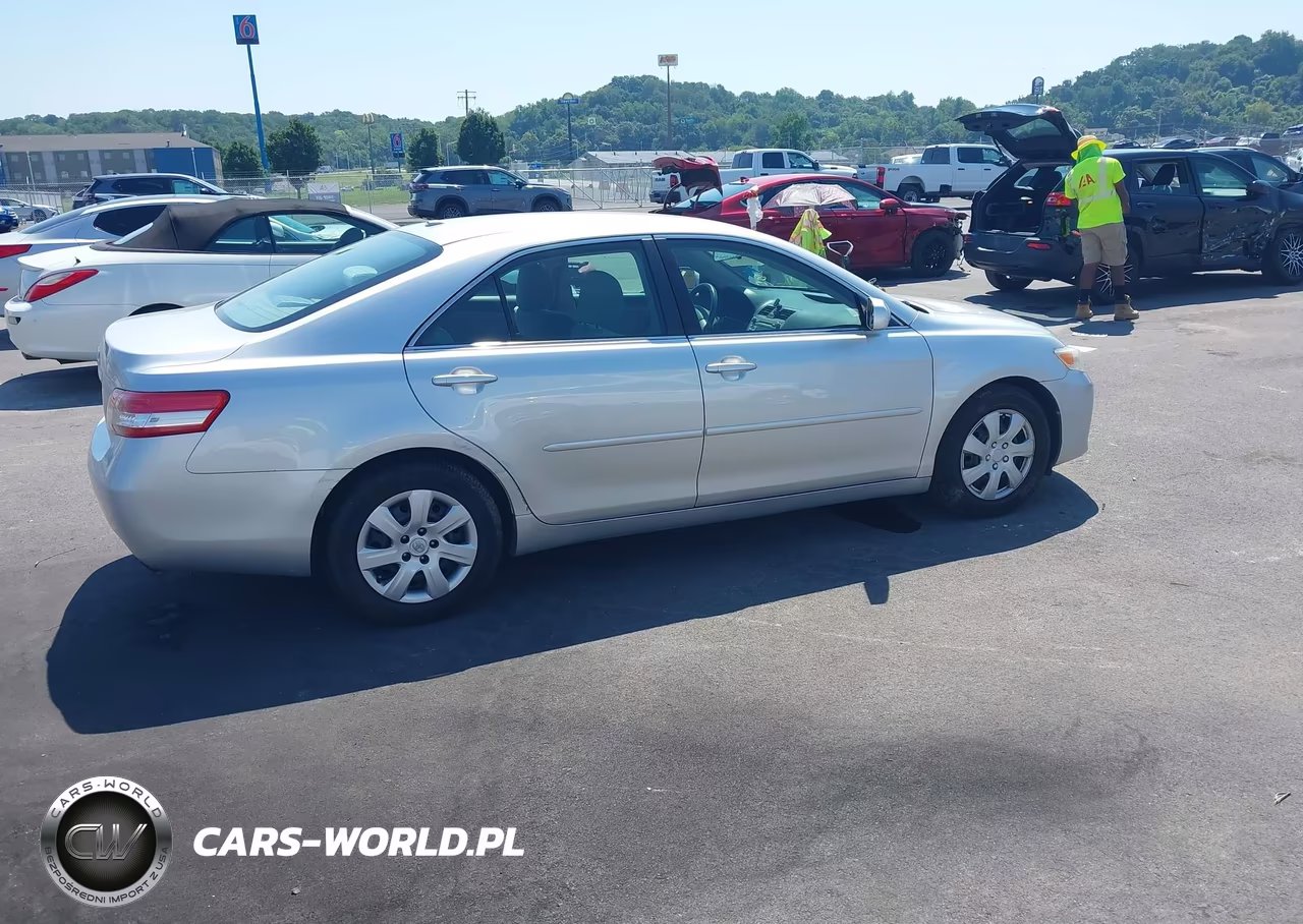 2010 Toyota Camry Le VIN:4T1BF3EK8AU004256 - 4