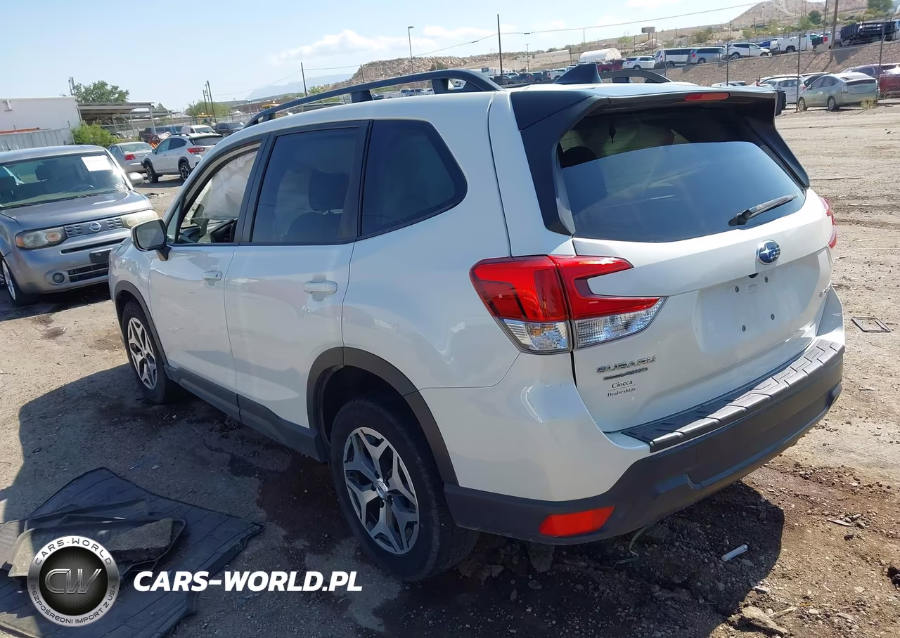 2024 Subaru Forester Premium VIN:JF2SKACC5RH453609 - 3
