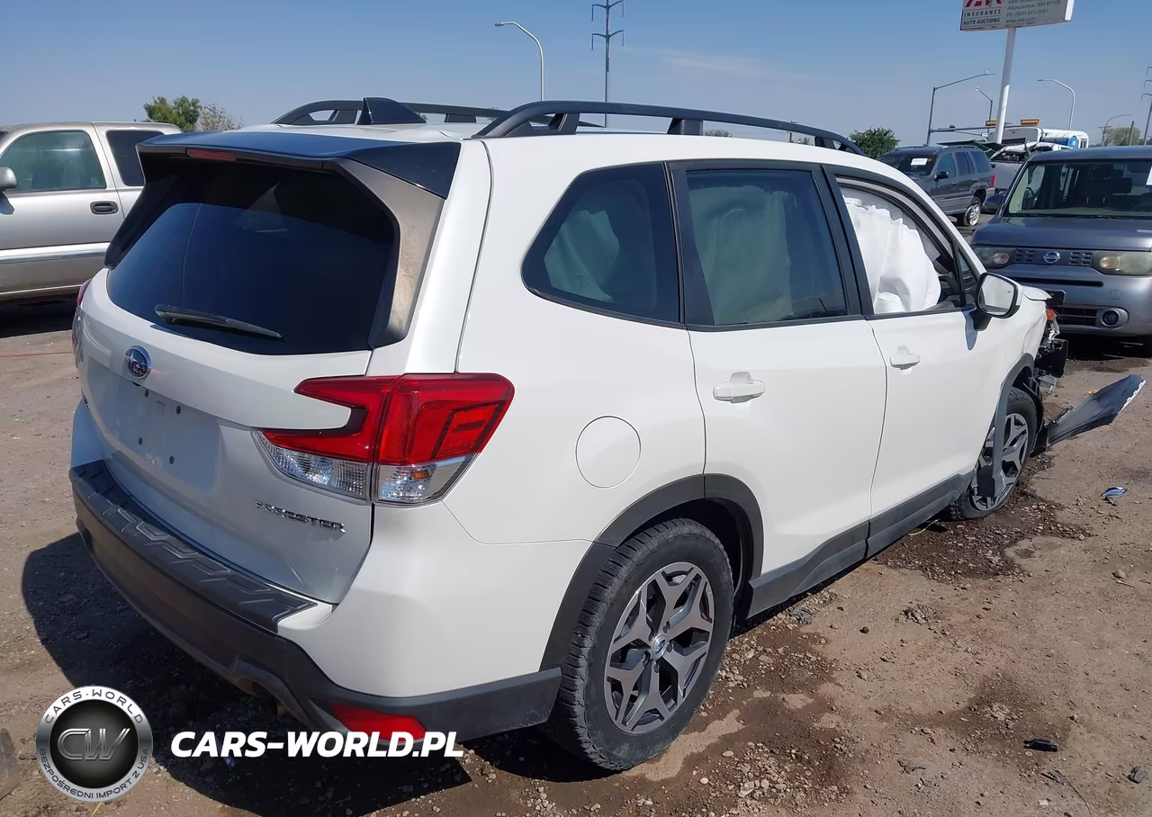 2024 Subaru Forester Premium VIN:JF2SKACC5RH453609 - 4