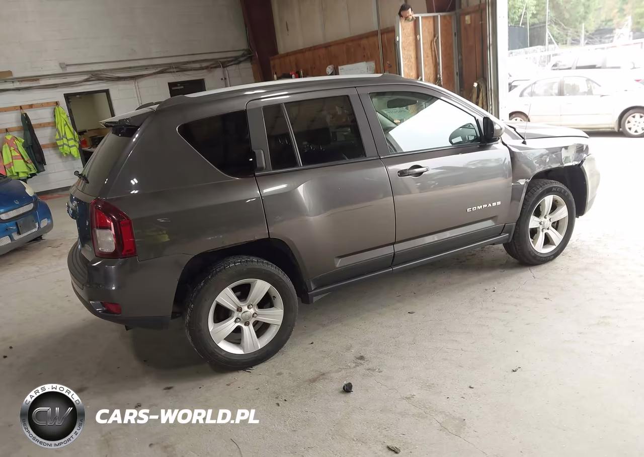 2016 Jeep Compass Latitude VIN:1C4NJDEB0GD757553 - 4