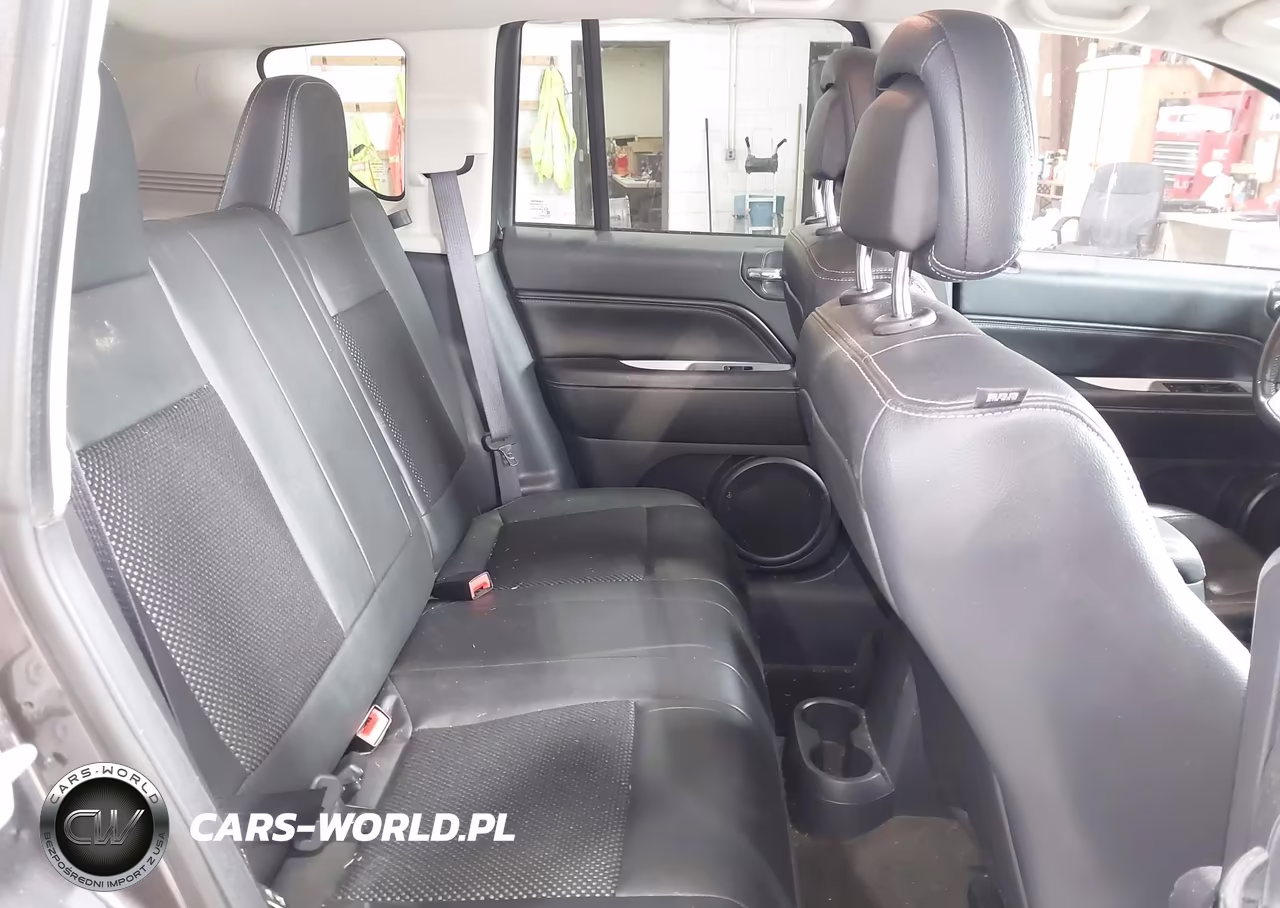 2016 Jeep Compass Latitude VIN:1C4NJDEB0GD757553 - 8