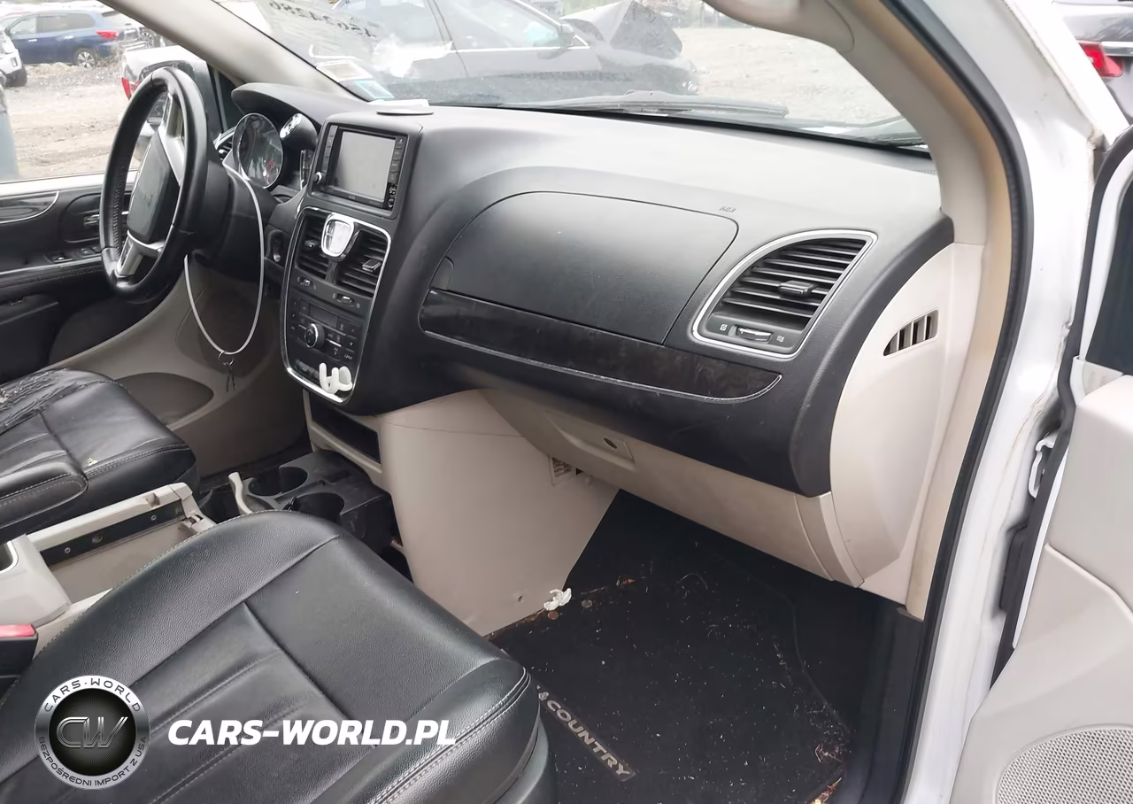 2014 Chrysler Town & Country Touring VIN:2C4RC1BG2ER446596 - 5