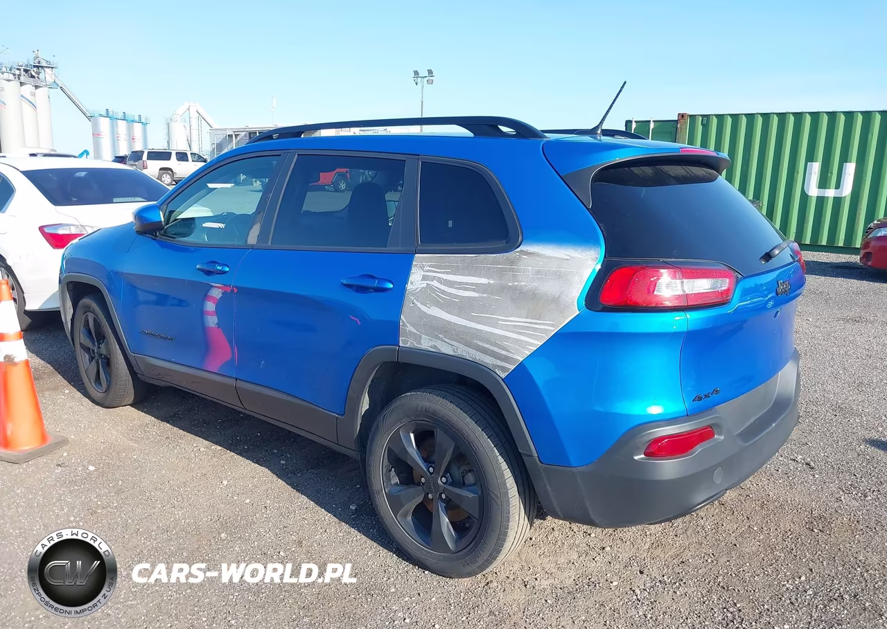2018 Jeep Cherokee Latitude 4X4 VIN:1C4PJMCX0JD598614 - 3