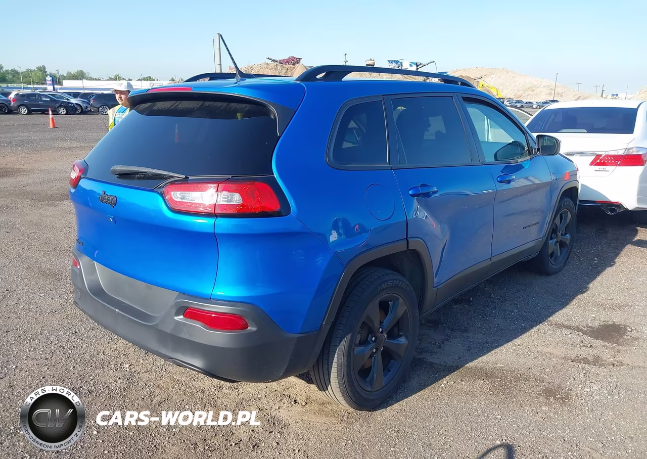 2018 Jeep Cherokee Latitude 4X4 VIN:1C4PJMCX0JD598614 - 4