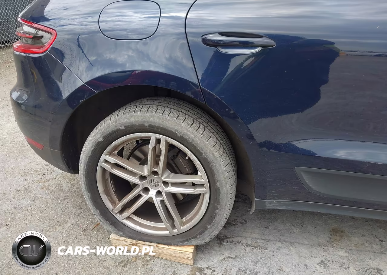 2018 Porsche Macan VIN:WP1AA2A51JLB11517 - 13
