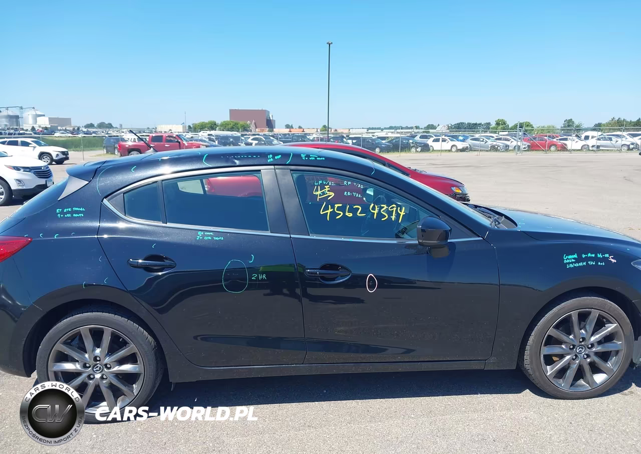 2018 Mazda Mazda3 Touring VIN:3MZBN1L30JM193221 - 13